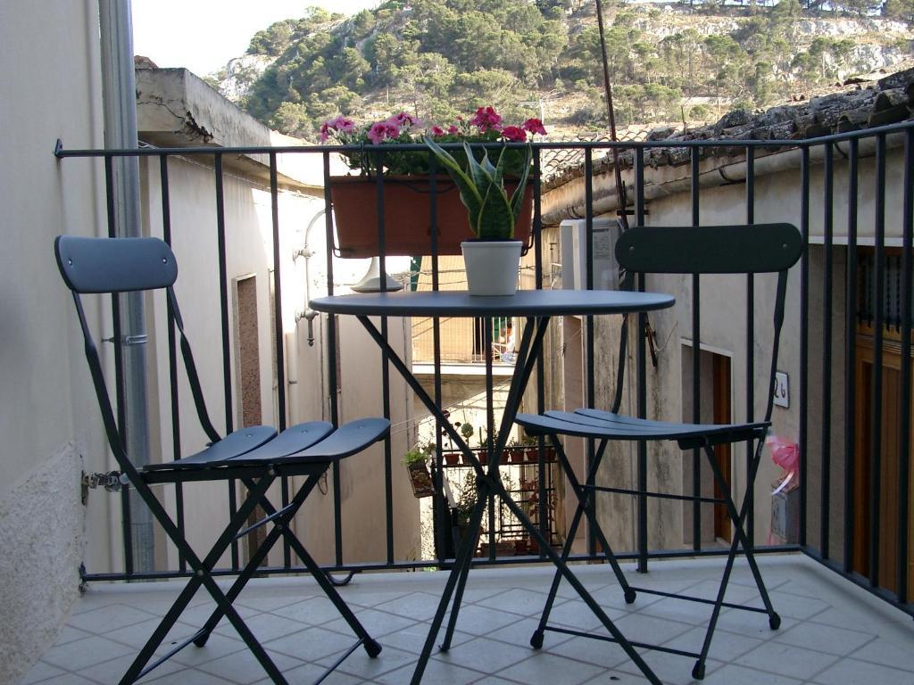 Chicchi Di Melograno Bed & Breakfast Modica Phòng bức ảnh